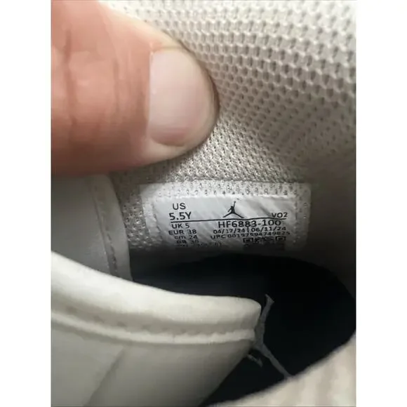 Nike Air Jordan 1 Mid Youth Multisport Cleat White Youth Size 5.5 HF6883-100 - Picture 8 of 12